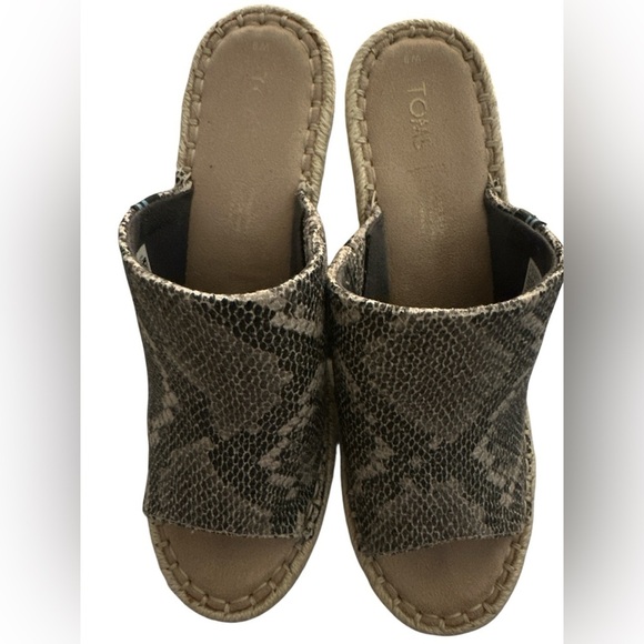Toms Womens size 9 M Faux Leather snake print wedges mules - Picture 2 of 9